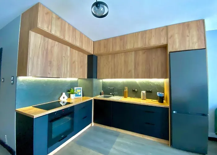 Centre Airport Boutique Designer Bath, 3-4 Days Offer, Kitchen, Balkony, Aircon *