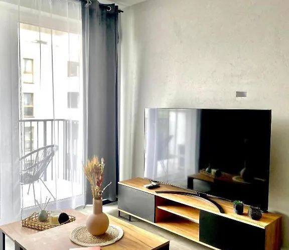 Διαμέρισμα Centre Airport Boutique Designer Bath, 3-4 Days Offer, Kitchen, Balkony, Aircon *