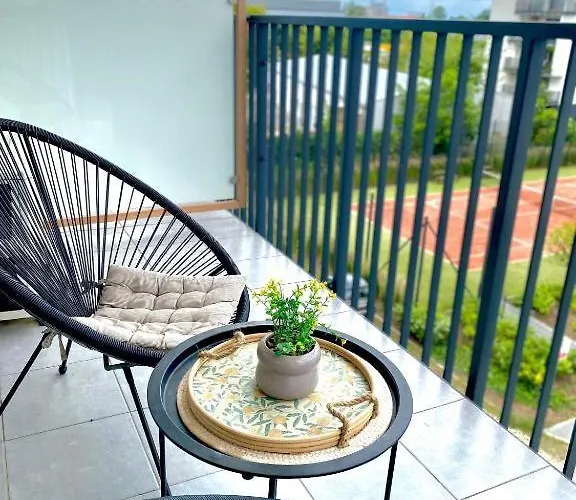 Centre Airport Boutique Designer Bath, 3-4 Days Offer, Kitchen, Balkony, Aircon *