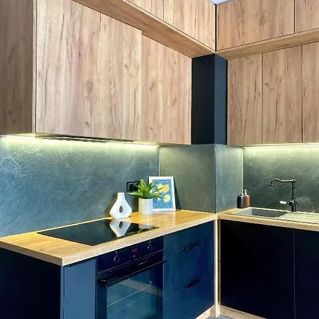Διαμέρισμα Centre Airport Boutique Designer Bath, 3-4 Days Offer, Kitchen, Balkony, Aircon *