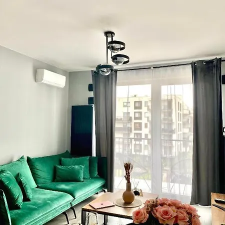 Centre Airport Boutique Designer Bath, 3-4 Days Offer, Kitchen, Balkony, Aircon *