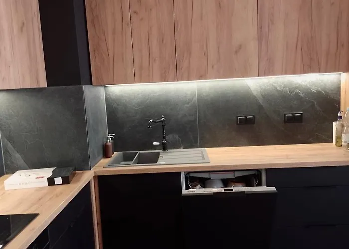 Centre Airport Boutique Designer Bath, 3-4 Days Offer, Kitchen, Balkony, Aircon Apartment *