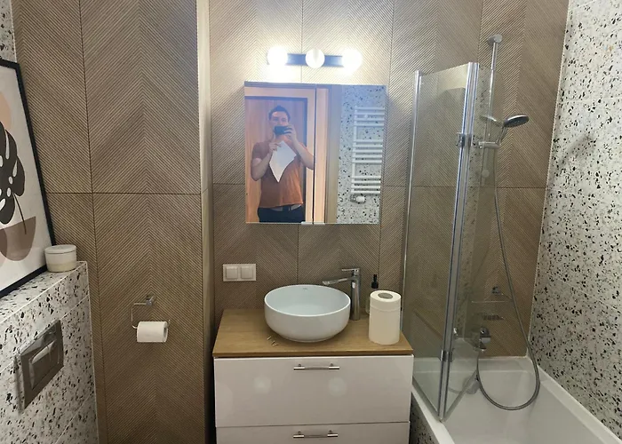 Centre Airport Boutique Designer Bath, 3-4 Days Offer, Kitchen, Balkony, Aircon Apartment Warsaw