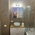 Centre Airport Boutique Designer Bath, 3-4 Days Offer, Kitchen, Balkony, Aircon Appartement Warschau