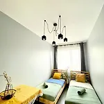 Centre Airport Boutique Designer Bath, 3-4 Days Offer, Kitchen, Balkony, Aircon Warschau