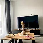 Centre Airport Boutique Designer Bath, 3-4 Days Offer, Kitchen, Balkony, Aircon Appartement Warschau