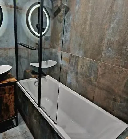 Centre Airport Boutique Designer Bath, 3-4 Days Offer, Kitchen, Balkony, Aircon * Varsavia