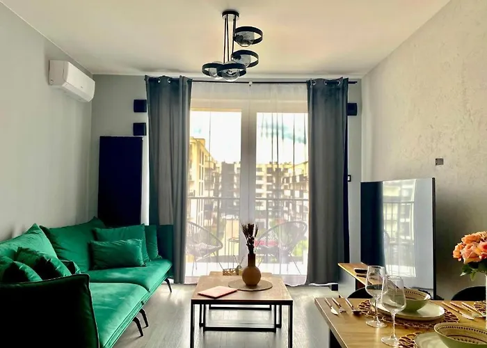 Centre Airport Boutique Designer Bath, 3-4 Days Offer, Kitchen, Balkony, Aircon * ורשה