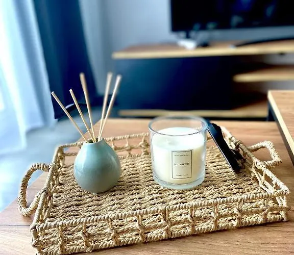 Centre Airport Boutique Designer Bath, 3-4 Days Offer, Kitchen, Balkony, Aircon