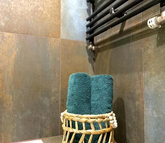 Centre Airport Boutique Designer Bath, 3-4 Days Offer, Kitchen, Balkony, Aircon ורשה