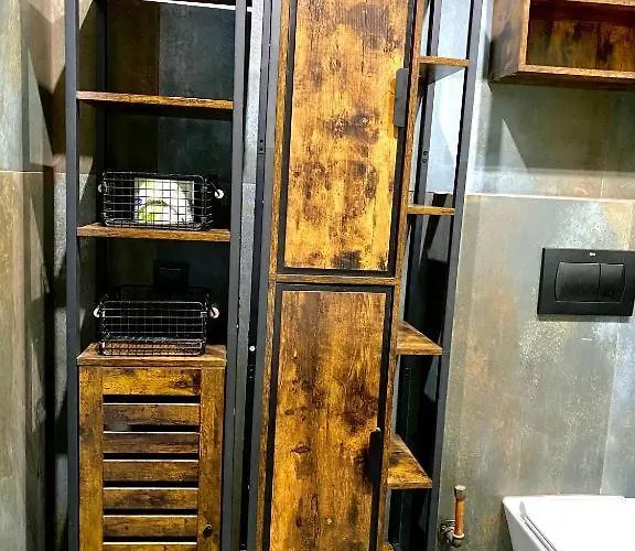 Centre Airport Boutique Designer Bath, 3-4 Days Offer, Kitchen, Balkony, Aircon